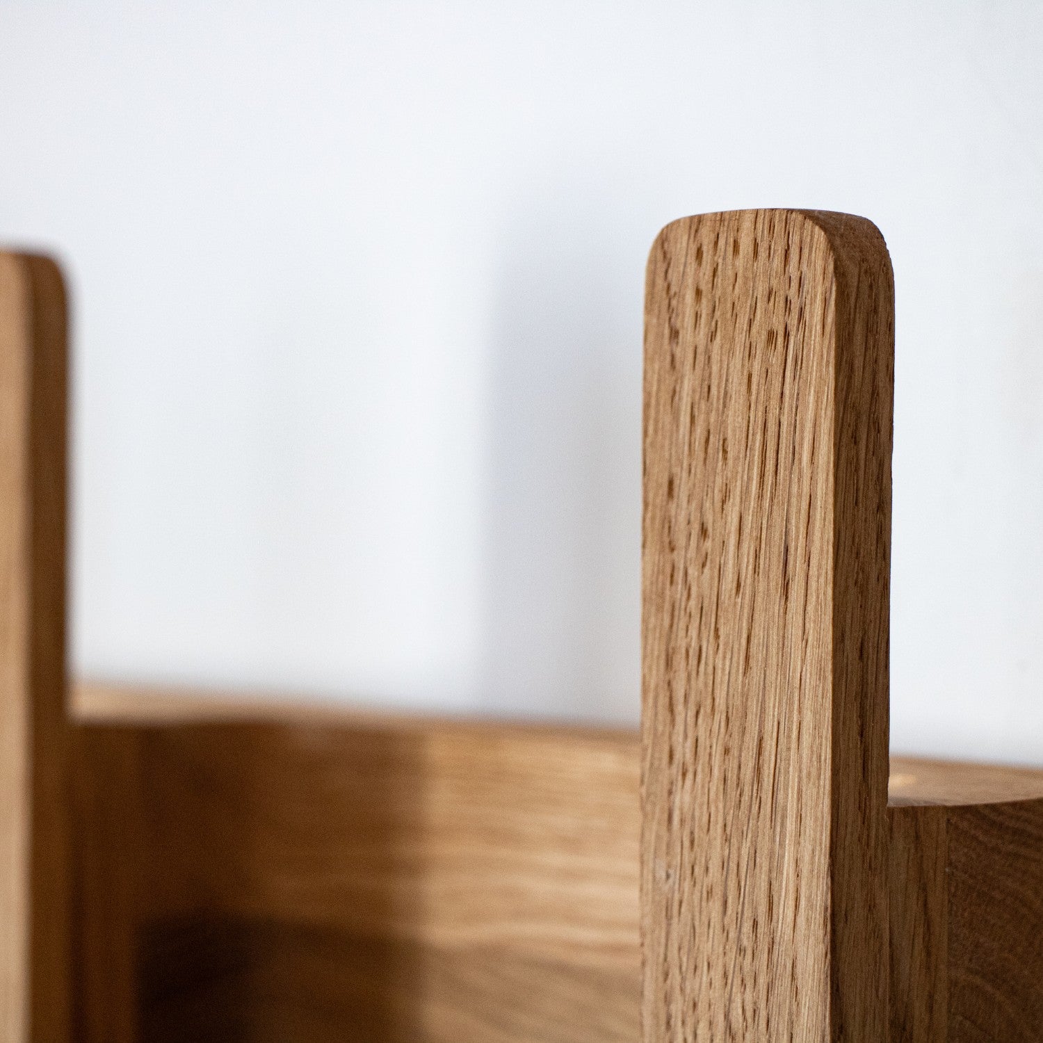 Garderobenleiste aus Massivholz-Eiche (FSC®) – Alva