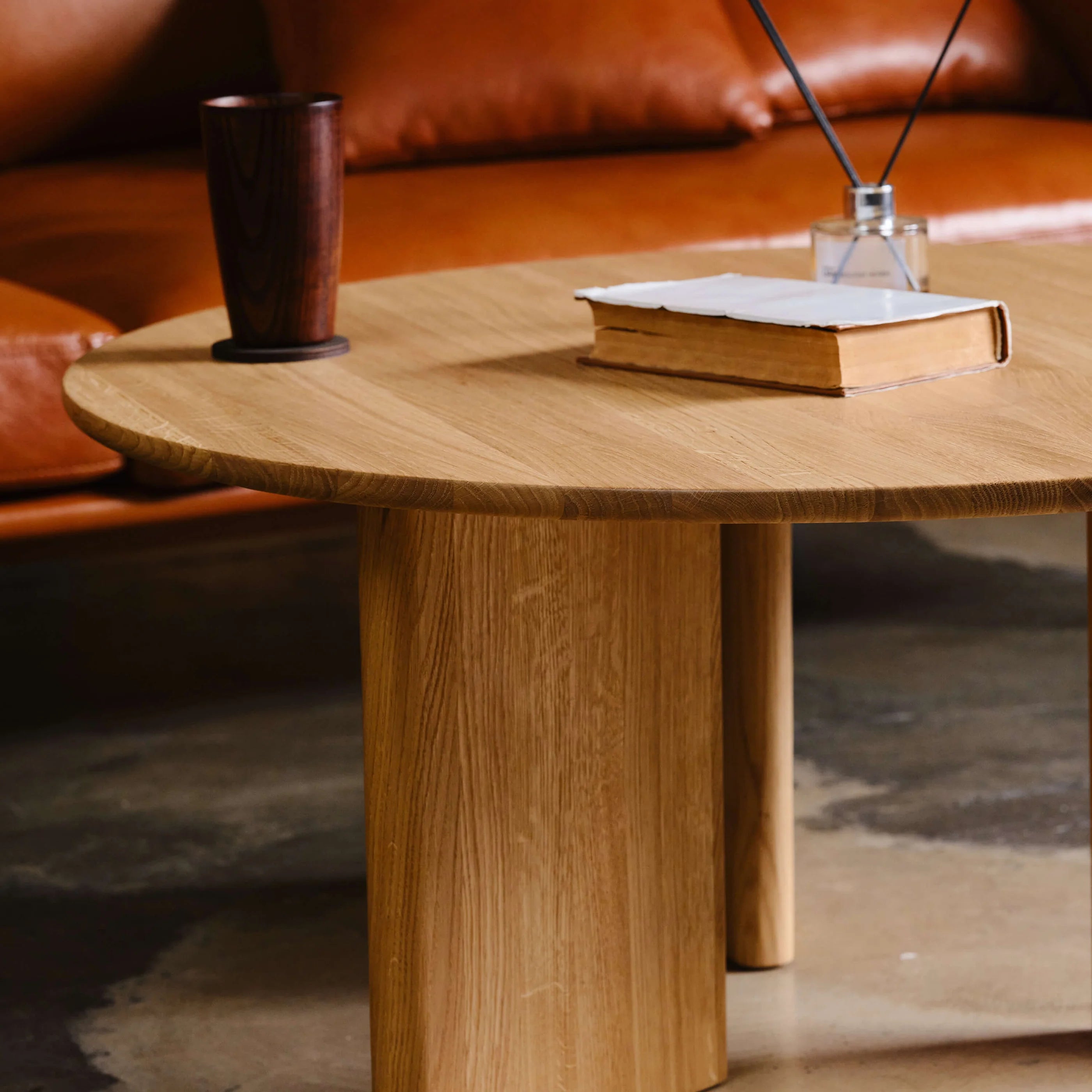 Couchtisch aus massiver Eiche 'Niva'