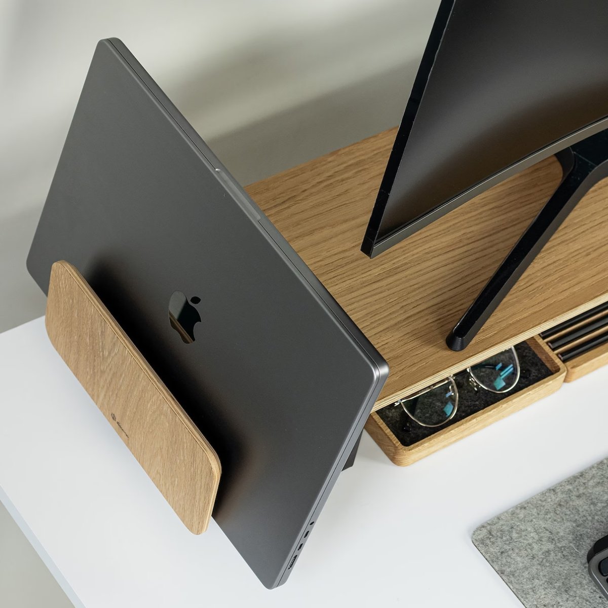 Vertikaler Laptopständer 'Høy Skandivis'