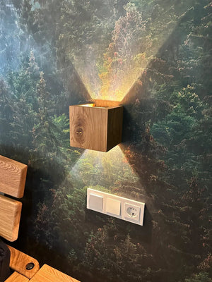 Wunderschöne Holzwandlampe